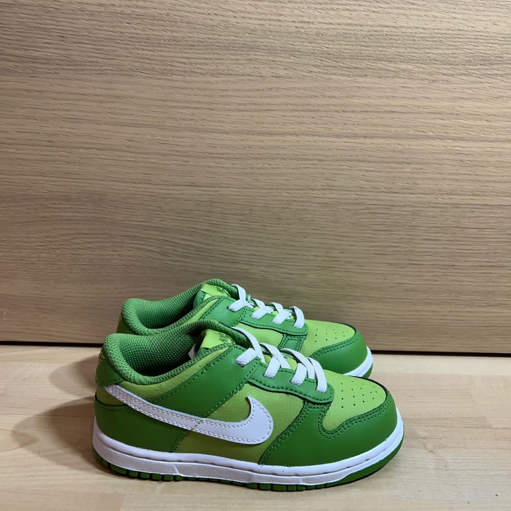 Dunk Low “Chlorophyll”